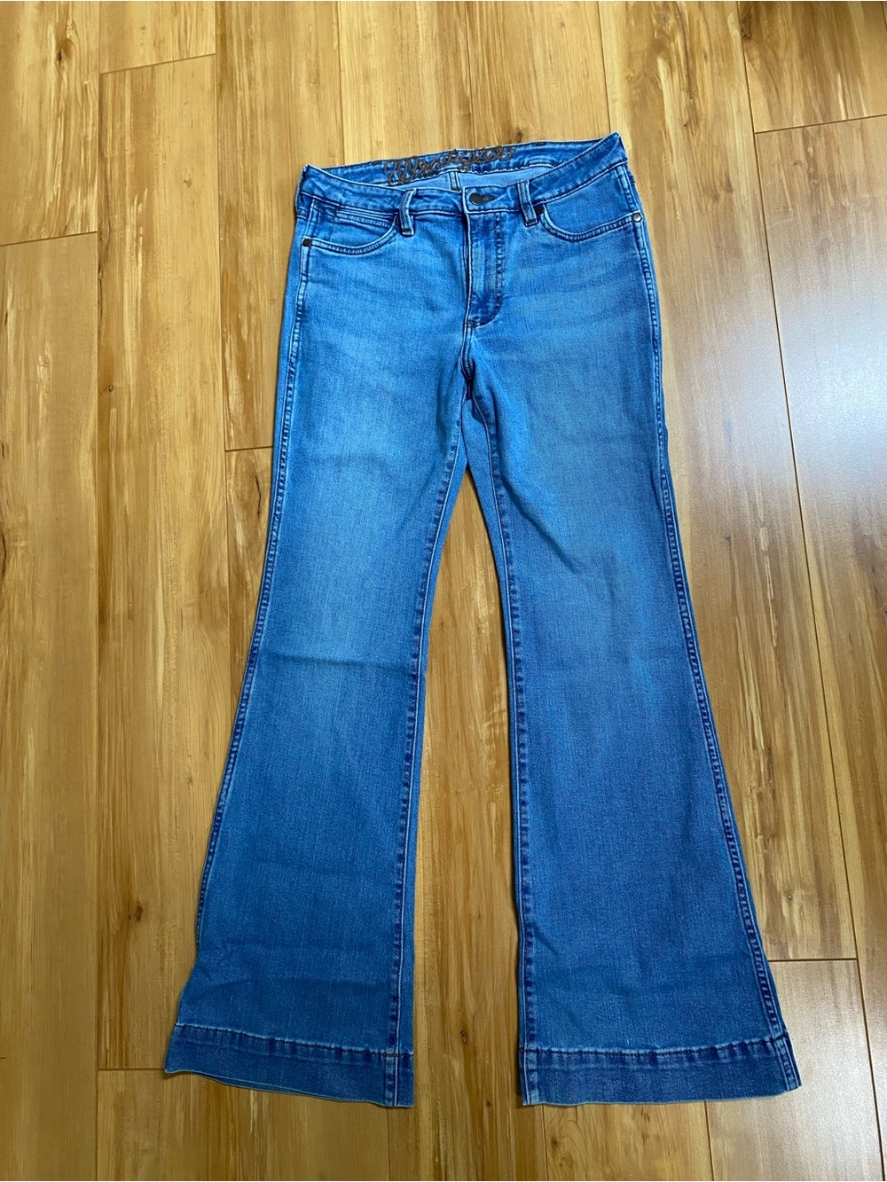 Wrangler flare jeans size 28